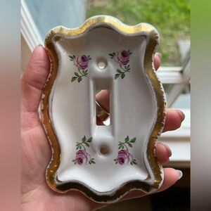 Towne faceplate / switch plate cover floral motif